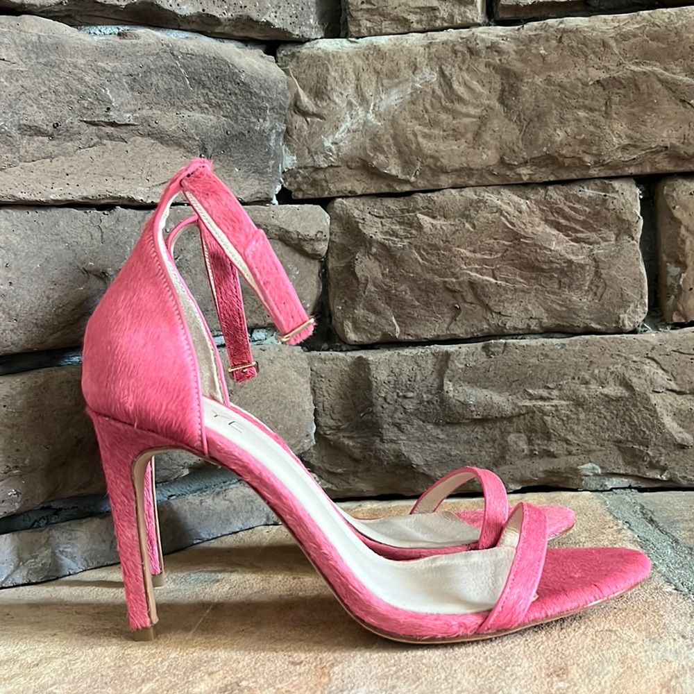 Raye Daydream Pink Pony Hair Ankle Strap Pumps / SZ 8